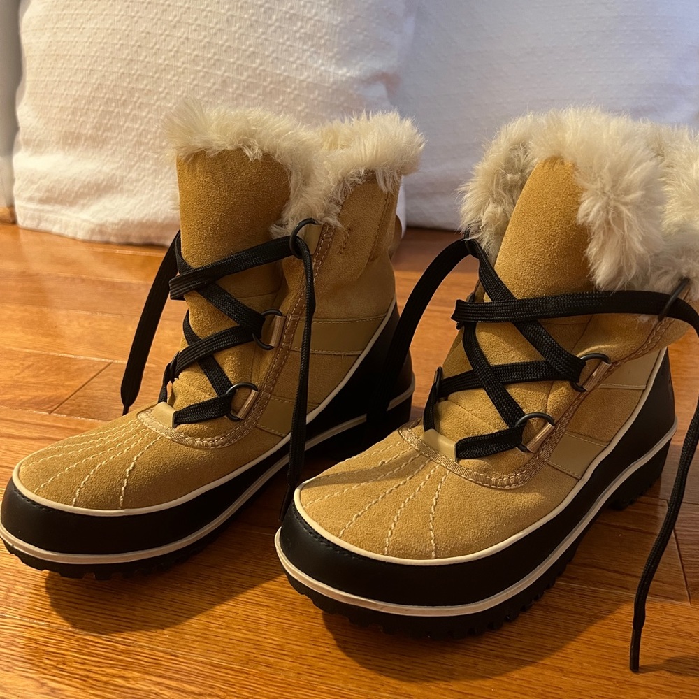Sorel Winter Boots with Laces